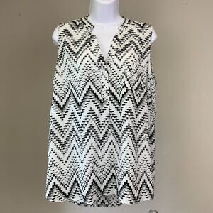 Collective Concepts sz L  Blouse Sleeveless Top Black White Lightweight V-neck